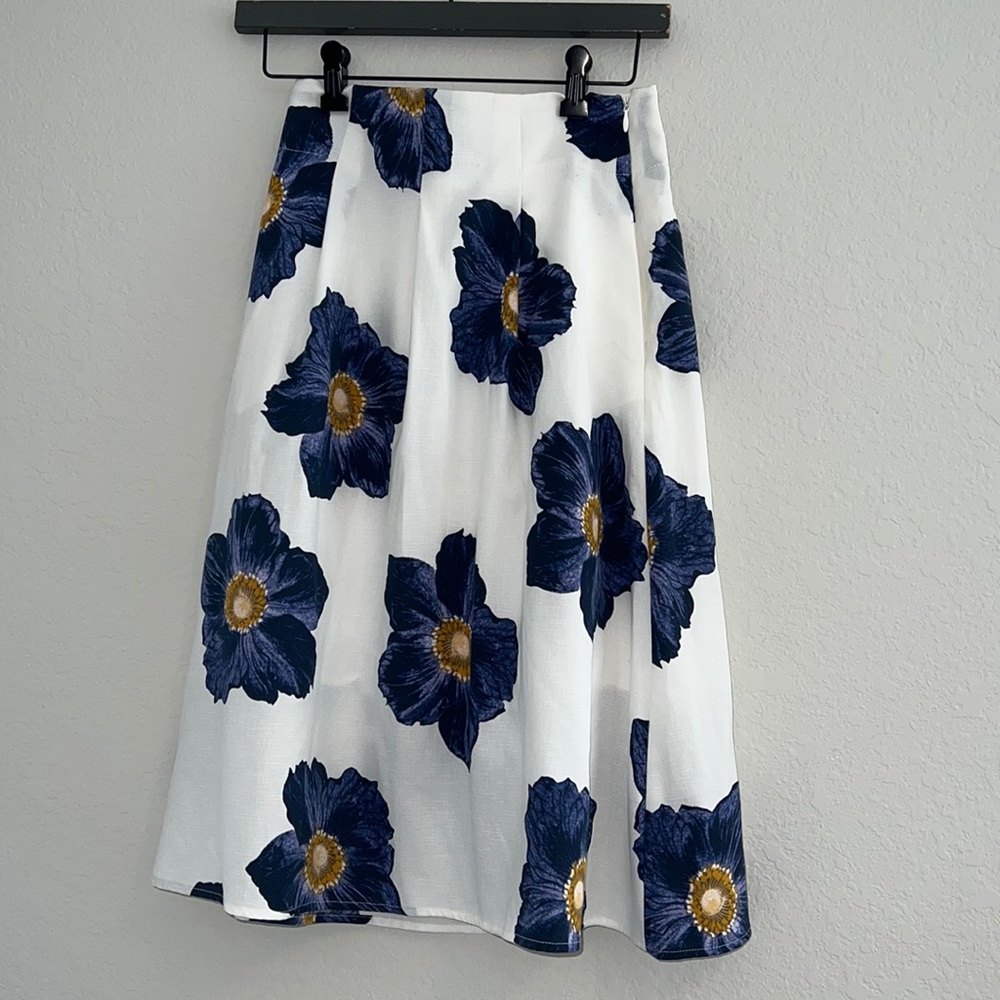 Skirt with pockets